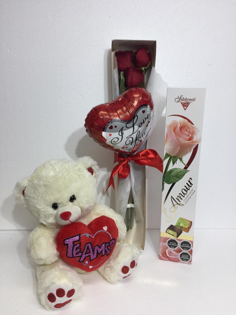 Caja con 3 Rosas ms Bombones de 116 Grs, Peluche con corazn 30 cm y Globito